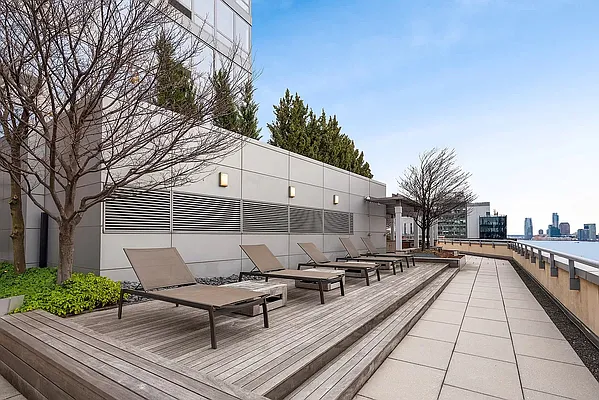 Sold by R New York | media 16