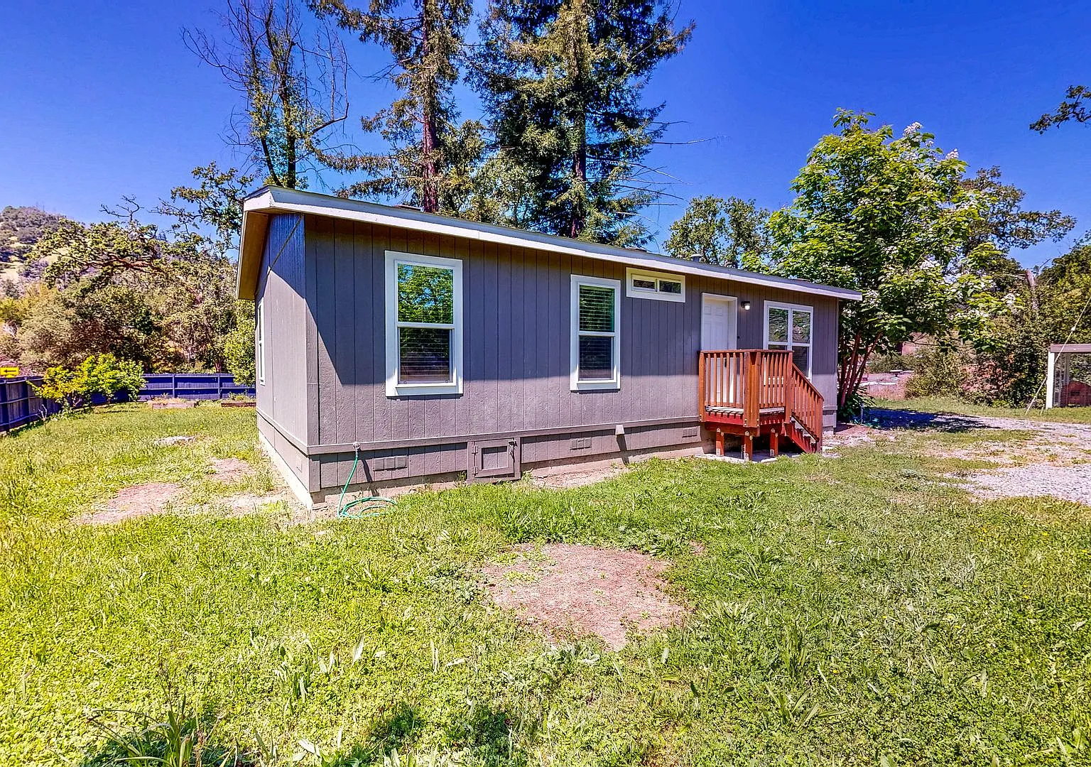 Charming Calistoga Retreat 1 Bed 2 Bath with Office and Large Outdoor Space — Photo 3
