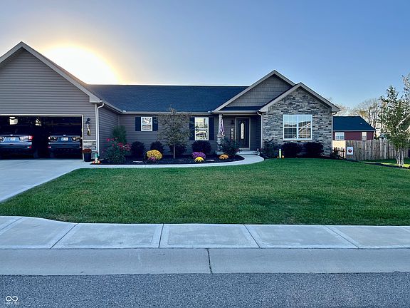 3rd image of 199 Diamond Ln