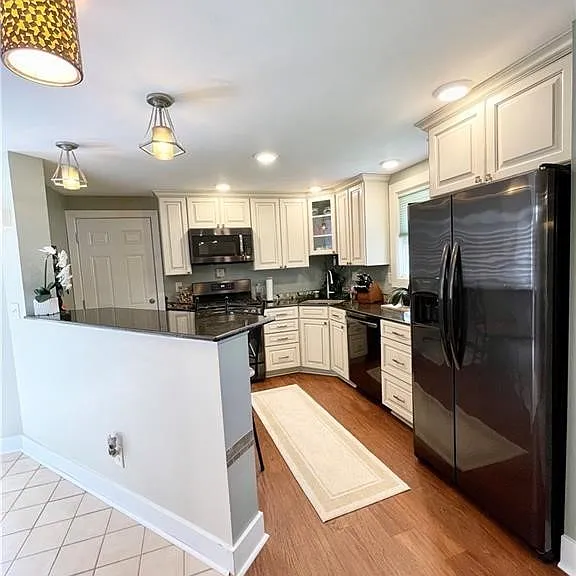 8423 Bubbling Springs Dr — Photo 12