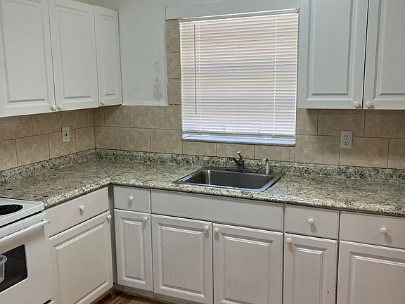 3rd image of 517 NW 3rd Ter #1