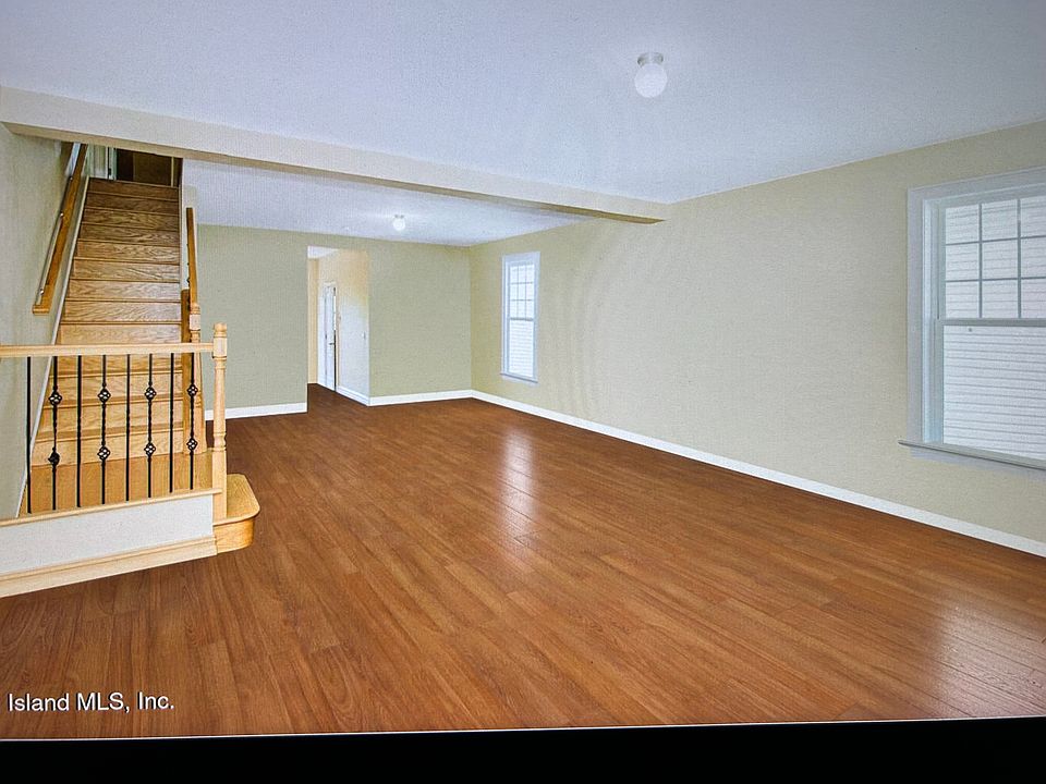 5465 Arthur Kill Rd living room/Dining room