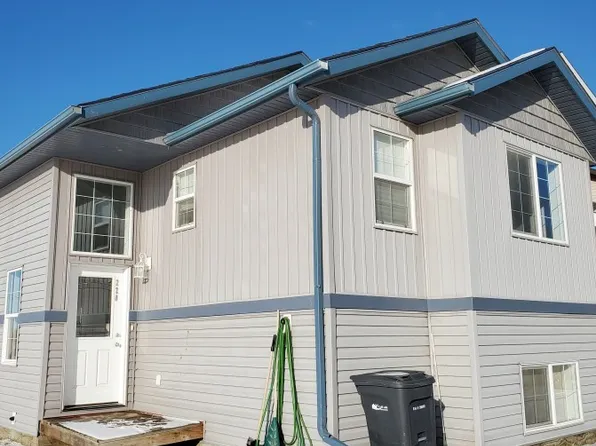 220 26th St #B, Cold Lake, AB T9M 0E3