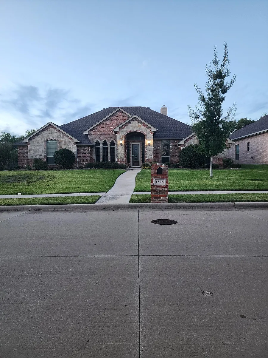 Front of house - 1525 Bassett Hound Dr
