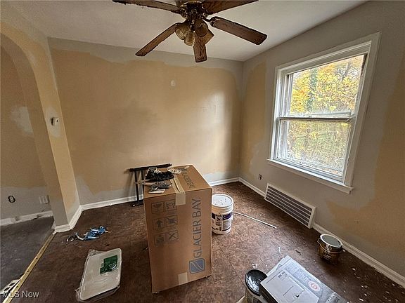 3rd image of 3833 E 144th St