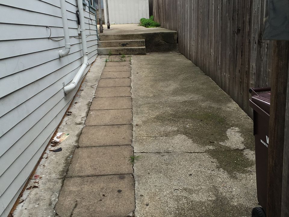 Walkway to private backyard