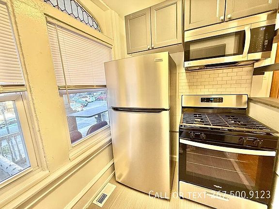 4th image of 236 Buckingham Pl #1