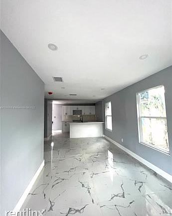 5th image of 450 NW 4th Ave