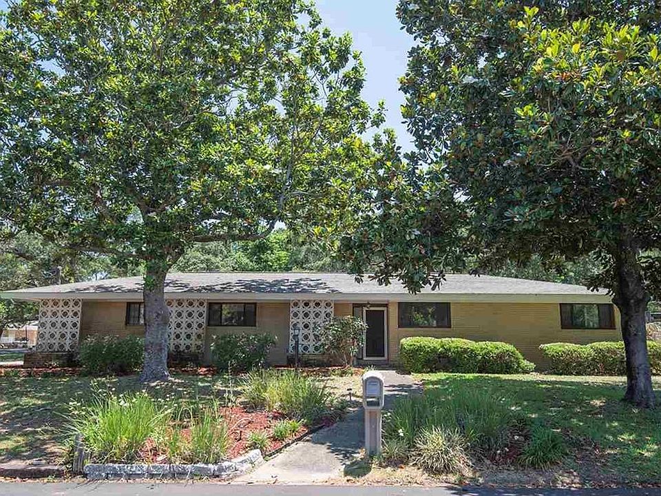 1st image of 201 Poinciana Dr