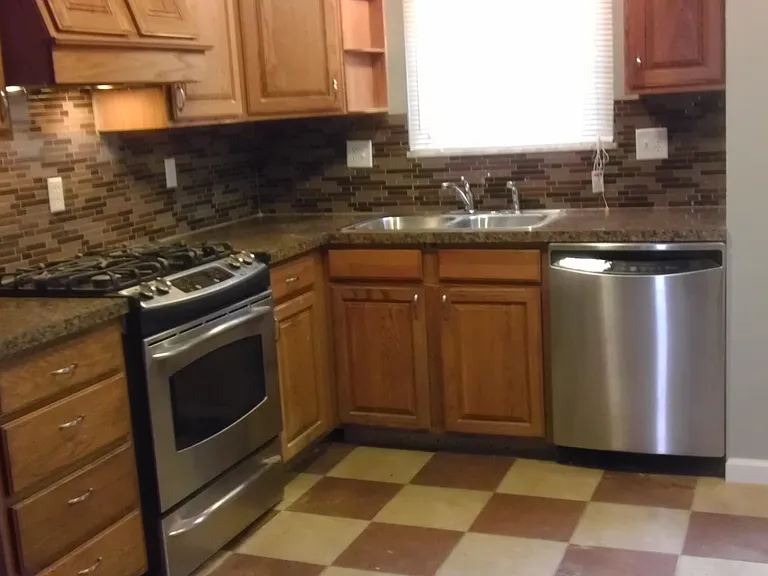 2124 Seaforth Pl — Photo 3