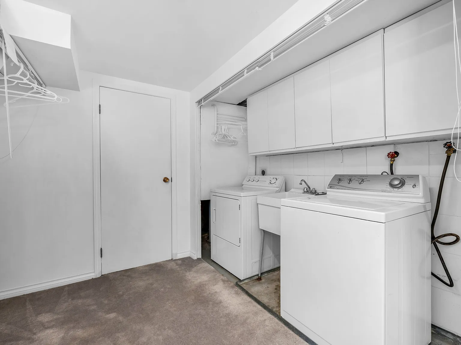 3 bed, 3030 sqft, $4,000 — Photo 4