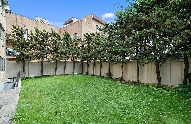 Sold by Crifasi Real Estate | media 32