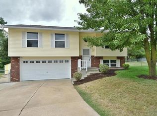 1094 Fawn Ridge Dr, O'Fallon, MO 63366