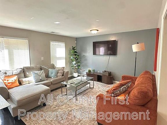 2nd image of 1384 Peachcrest Rd