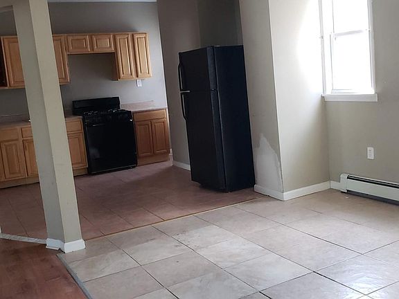 4th image of 167 William St Floor 1