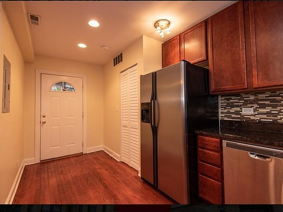 5th image of 7524 N Winchester Ave #W