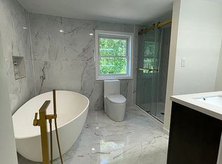 38 Green Meadow Ln, West Springfield, MA 01089