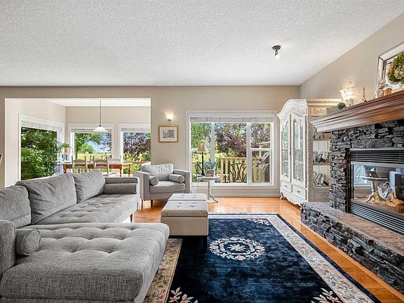 4th image of 50 N Springborough Cres SW
