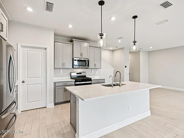 13019 Holsinger Blvd — Photo 17