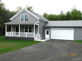 6688 Southwestern Blvd, Lake View, NY 14085