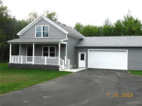 6688 Southwestern Blvd, Lake View, NY 14085