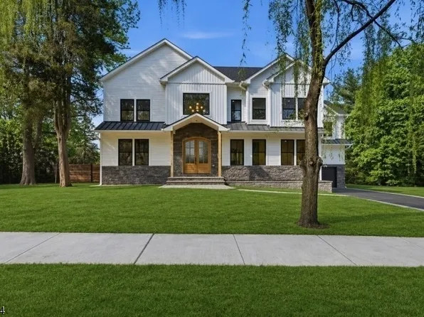 61 Hickory St, Metuchen Boro, NJ 08840