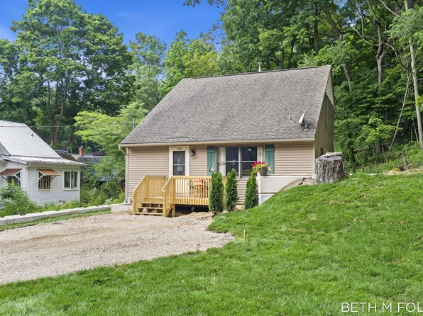 692 Mount Pisgah Blvd, Holland, MI 49424