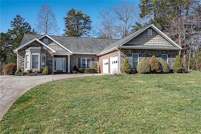 1st image of 911 Barrington Dr NE