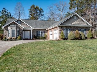 911 Barrington Dr NE, Lenoir, NC 28645