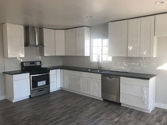3rd image of 2810 Alberta St