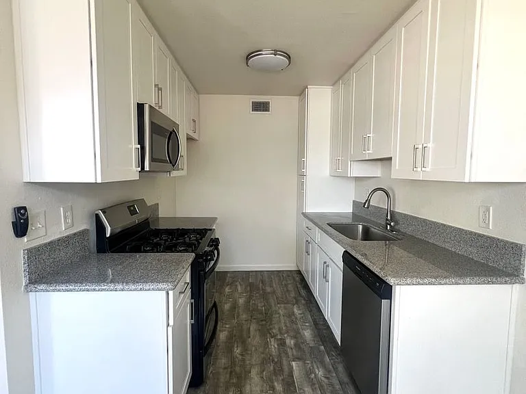 North Park Aparments — Photo 9