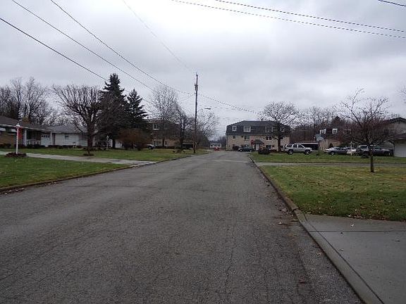 4th image of 869 Almasy Dr