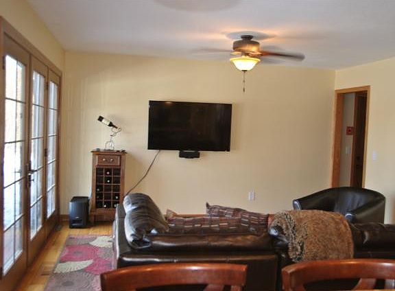 3rd image of 10092 Stillwater Ln N