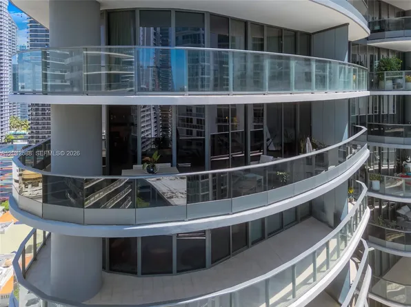 1000 Brickell Plz #2402, Miami, FL 33131