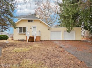 684 Creston Dr, Troy, MI