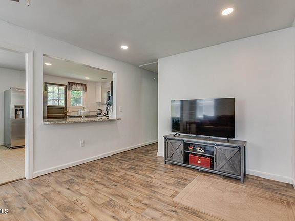 5th image of 424 Sequoyah Dr