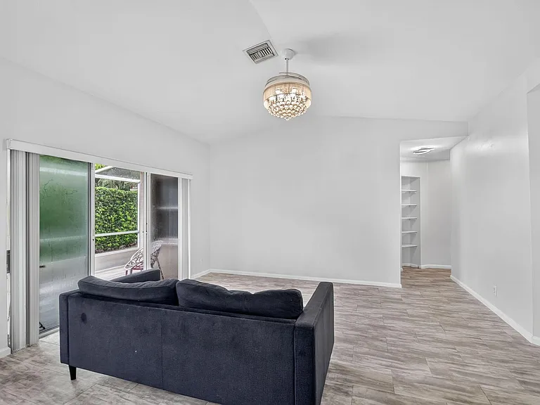 208 Caribe Ct — Photo 8