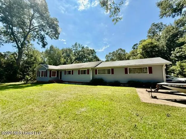 103 S Hurricane Rd, Natchez, MS 39120