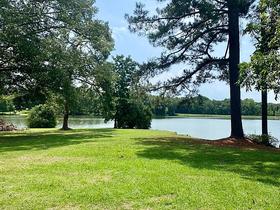 4th image of 197 Lake Circle Dr