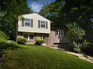 749 Cedarwood Dr, Pittsburgh, PA