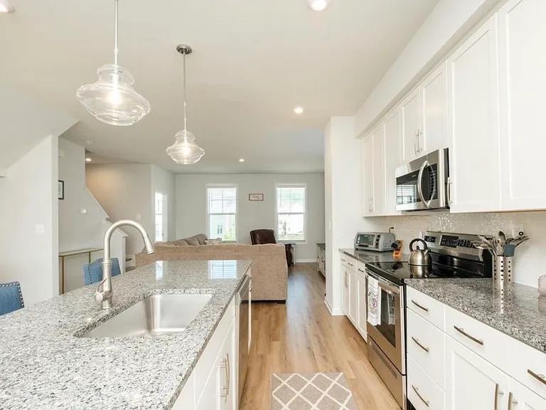4413 Alston St — Photo 3