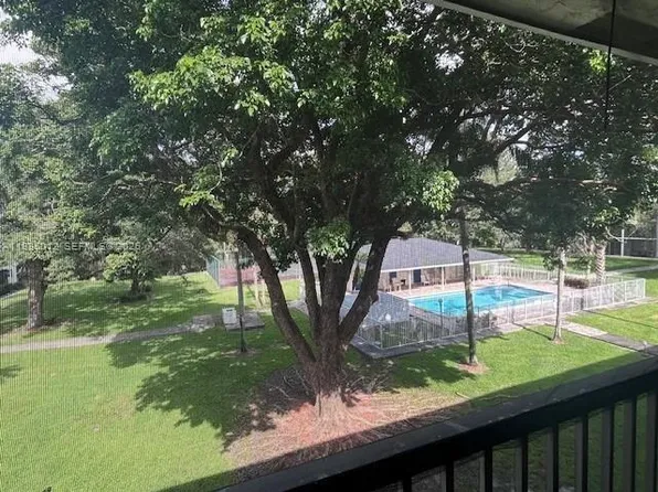 5100 SW 64th Ave APT 202, Fort Lauderdale, FL 33314