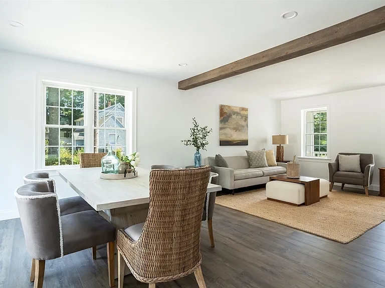 65 Great Neck Rd — Photo 15