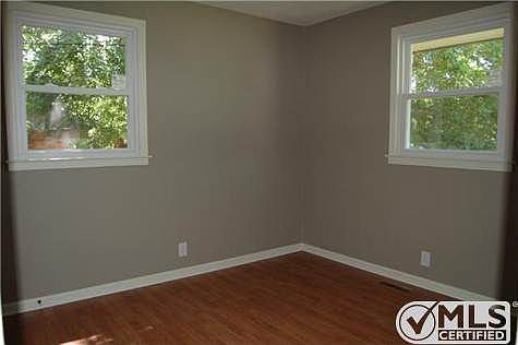 2nd image of 102 Sunset Pl