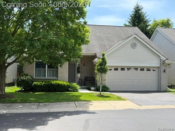 5523 Ashby Ct, Waterford, MI 48327