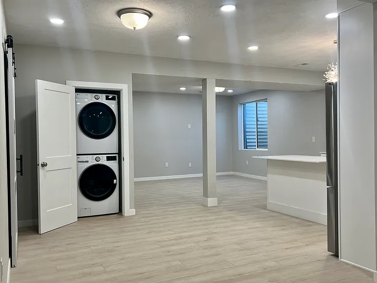 1115 E 400 N — Photo 9