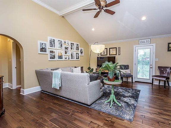 2nd image of 228 Mill Creek Trl NE