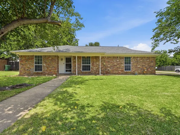 837 Springdale Rd, Bedford, TX 76021