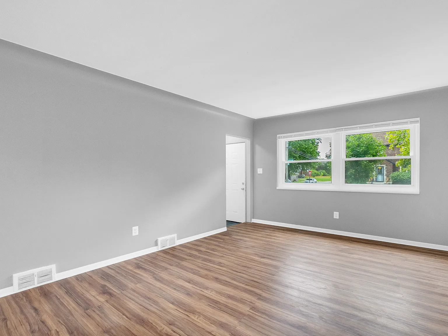 3 bed, 1000 sqft, $1,350 — Photo 4