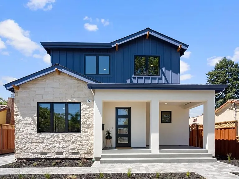 358 Iris St — Photo 1
